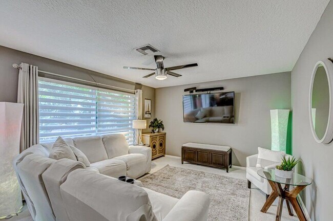 Building Photo - 18174 SE Fairview Cir