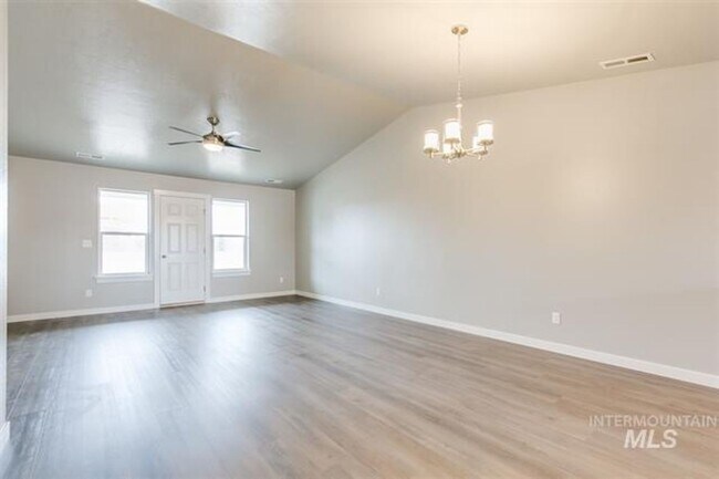 Building Photo - Wonderful 3 bedroom 2 bath single level living-PHOTOS SIMILAR