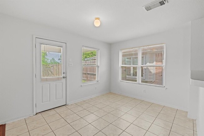 Building Photo - 3031 Lexington Lake Dr