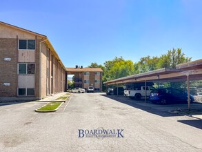 Building Photo - Recently Remodeled 2 bedroom in Salt Lake!