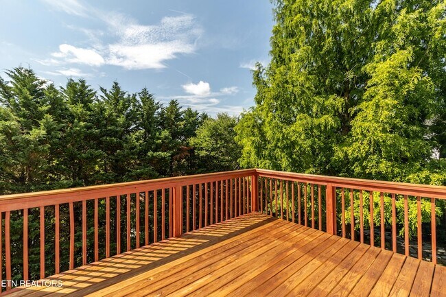 Building Photo - 8334 Bay Gardens Ln