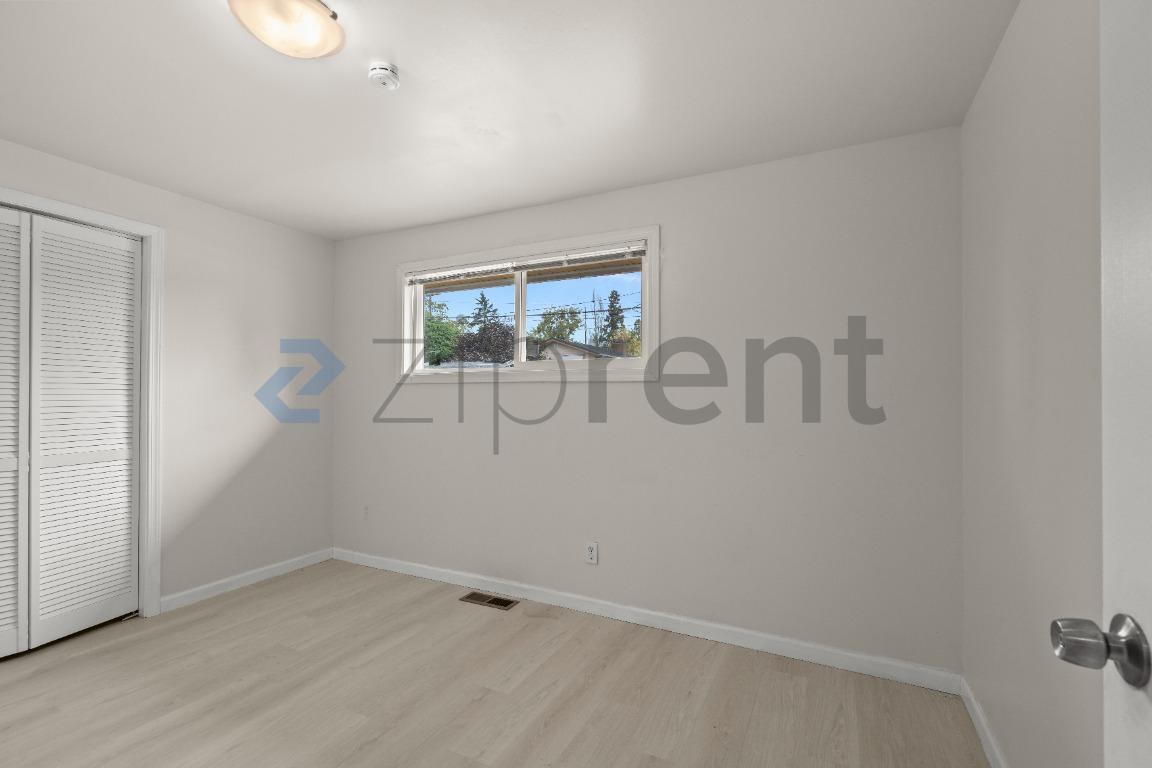 Building Photo - Unit