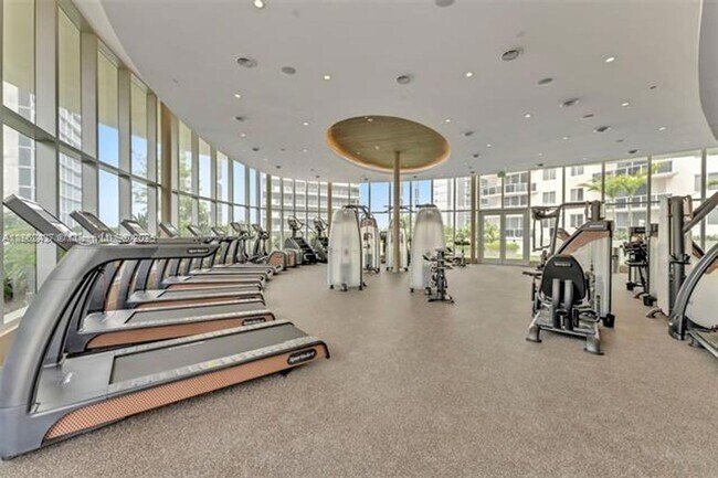 Building Photo - 700 NE 24th St