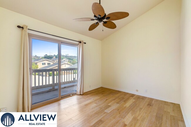 Building Photo - Ocean View 2 bed 2 bath townhome with brea...