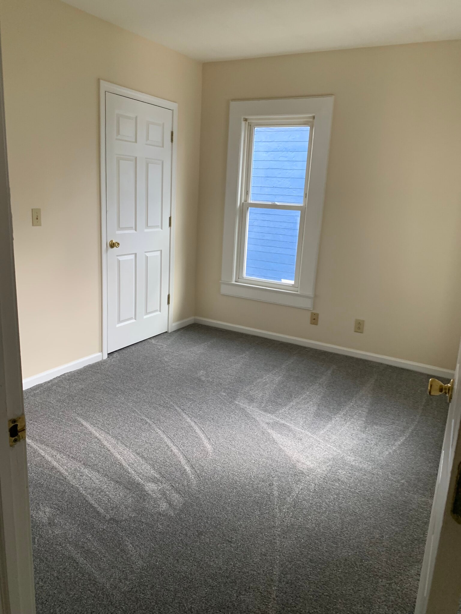 Building Photo - 290 S Main St