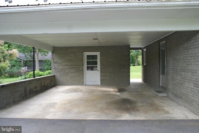 Building Photo - 6056 Lincoln Way W