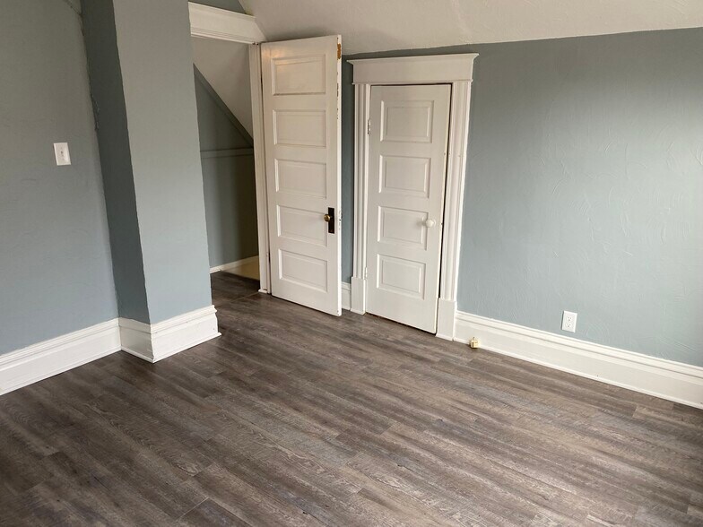 Upstairs bedroom - 608 4th St SE