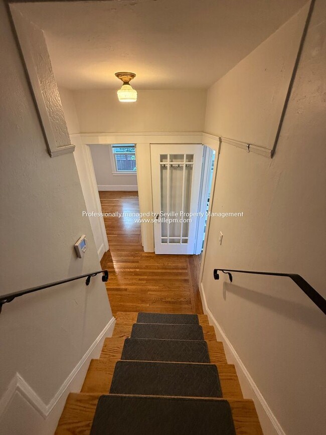 Building Photo - Charming 1920s Alameda East End  2BR+ / 1B...