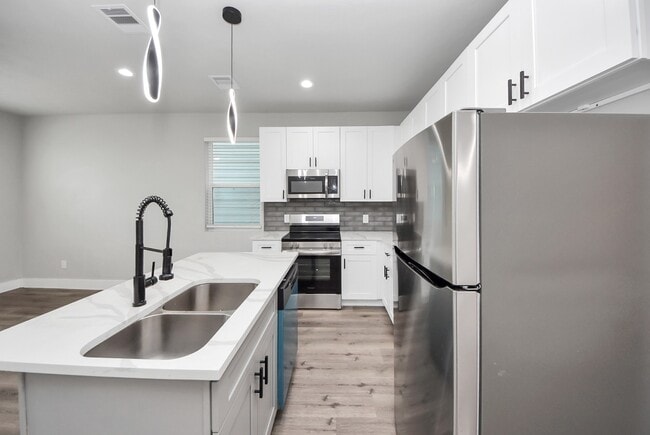 Building Photo - 19104 Sears Dr