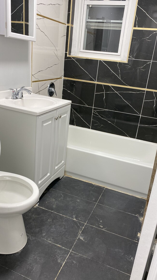 Building Photo - 192 Carroll St