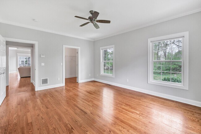 Building Photo - 70 Maple Oak Dr