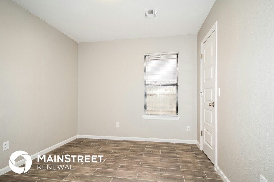 Building Photo - 9129 Apple Dr