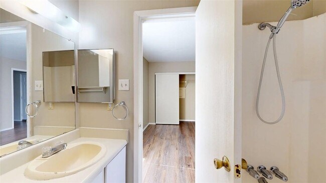 Building Photo - 1016 Autumn Cir