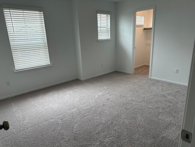 Building Photo - 217 Redonda Dr