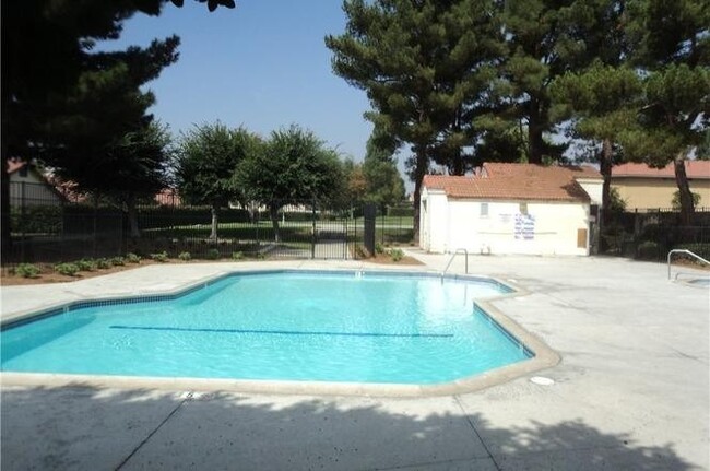 Building Photo - LIVE THE DREAM IN A PRIVATE HOA COMMUNITY ...