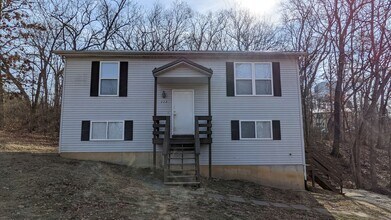 Building Photo - 4 Bedroom 1.5 bath house for rent