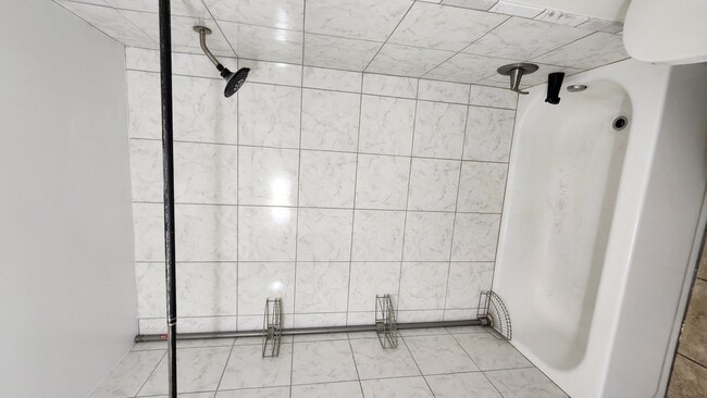 Building Photo - 653 Hale Ct