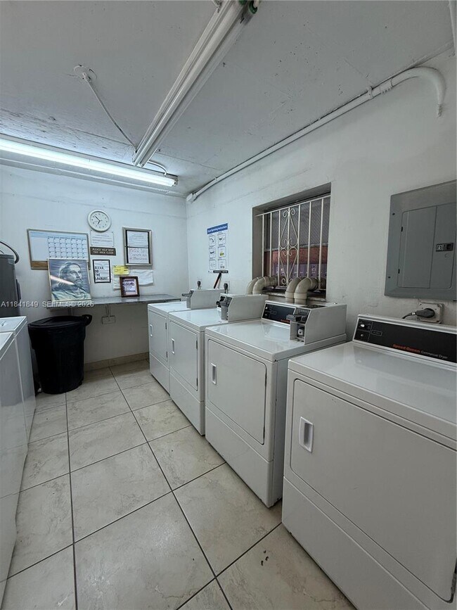 Building Photo - 6820 W Flagler St