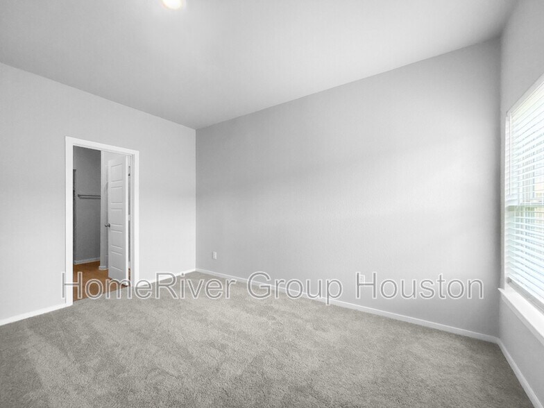 Building Photo - 632 Levine Ct