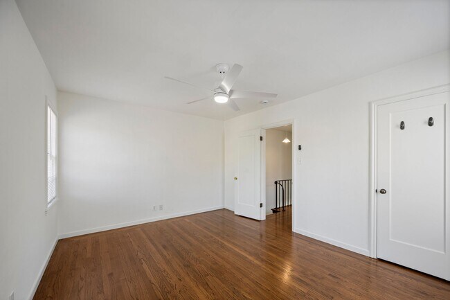 Building Photo - North Berkeley 2 Bedroom Rare Finds!