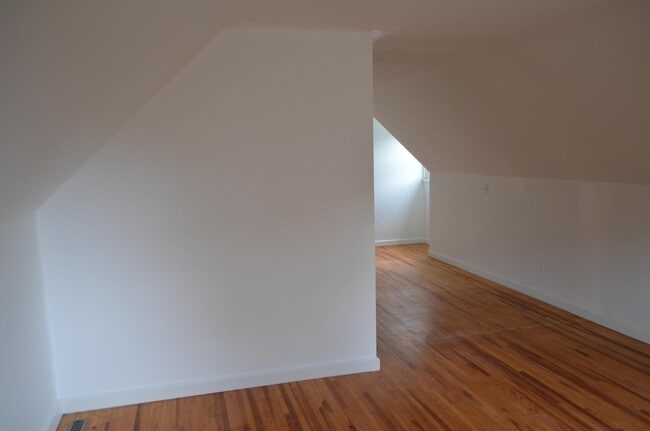 Building Photo - 582 Loveman Ave