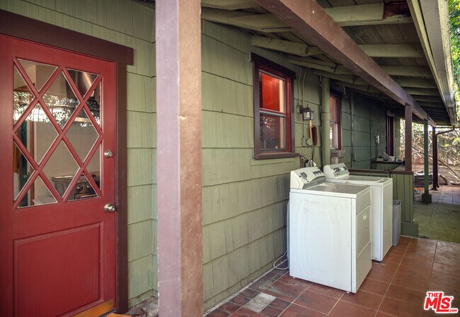 Building Photo - 1480 N Mentor Ave