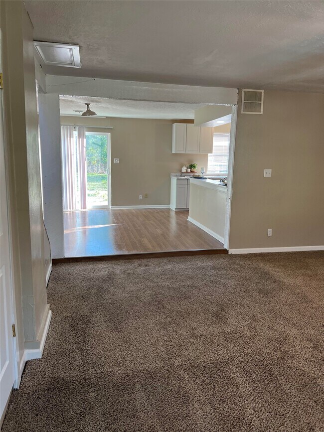 Building Photo - 17210 Woodburn Dr