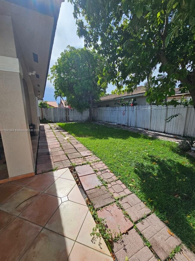 Building Photo - 13941 SW 13th St