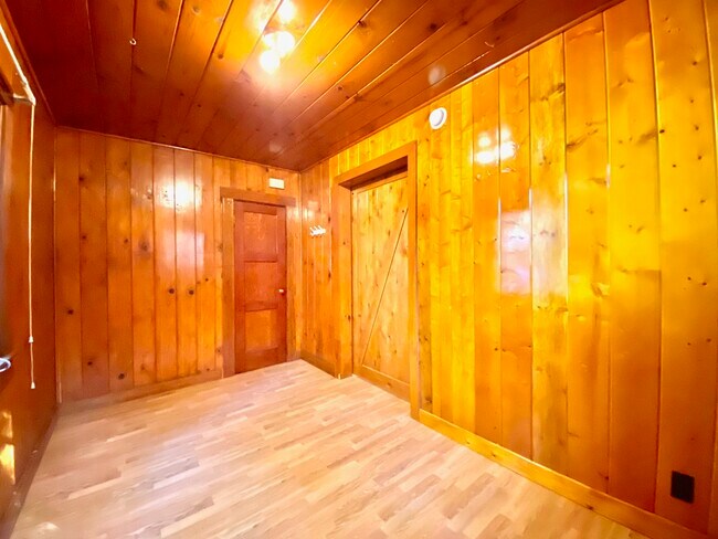 Building Photo - 10217 Ridgeview Dr