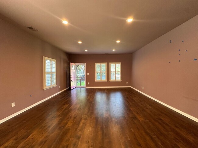 Building Photo - Prime Location Near NuLu, Downtown & Medical Districts