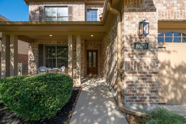 Building Photo - 8620 Alophia Dr