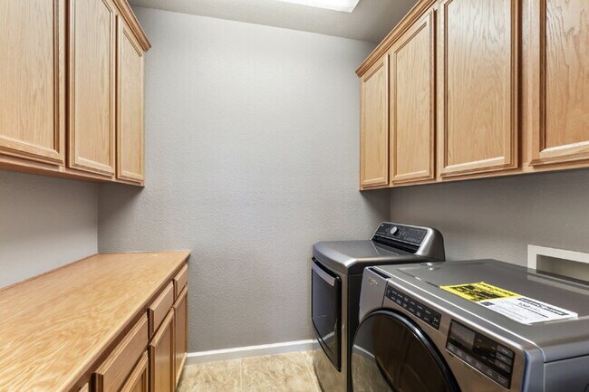 Building Photo - 5816 Amnest Way