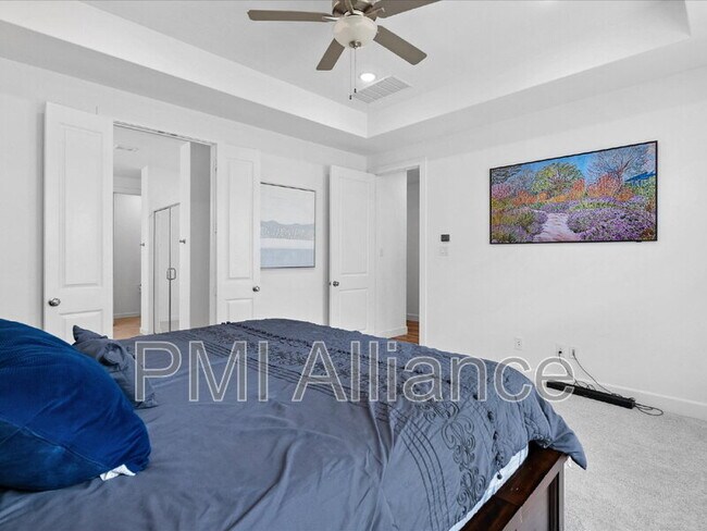 Building Photo - 4828 Celestial Rd