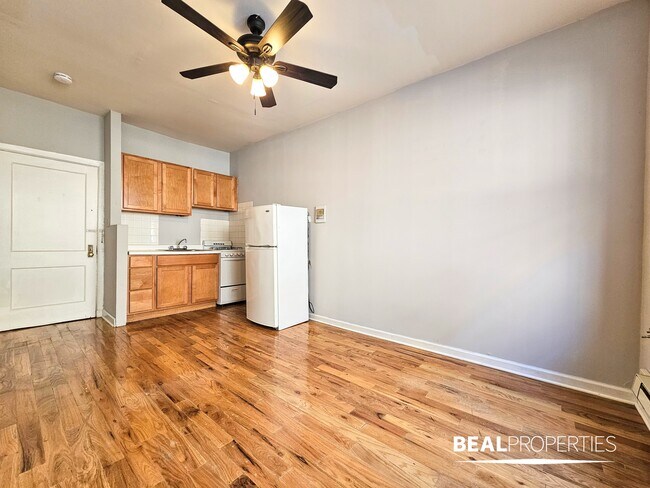 Building Photo - 1050 W George St