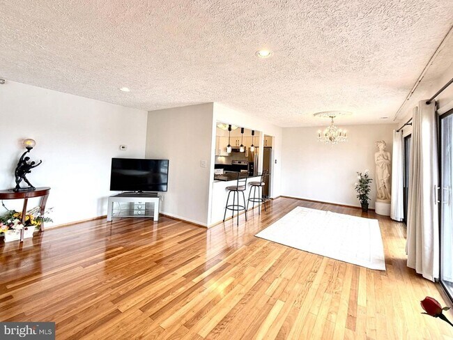 Building Photo - 532 Riviera Dr