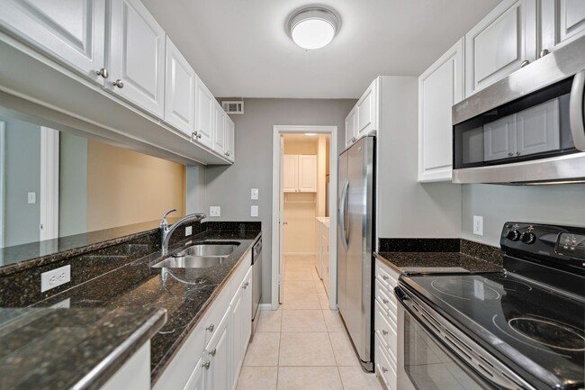 Building Photo - AVAILABLE NOW! Clean and comfortable 2 bed...