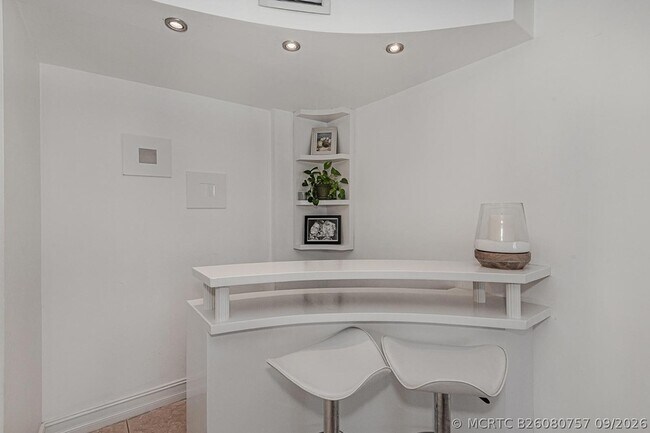 Building Photo - 3475 N Country Club Dr