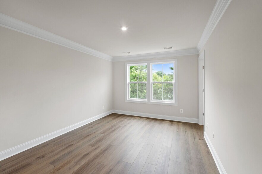 Primary Bedroom - 2423 Anlee Rd
