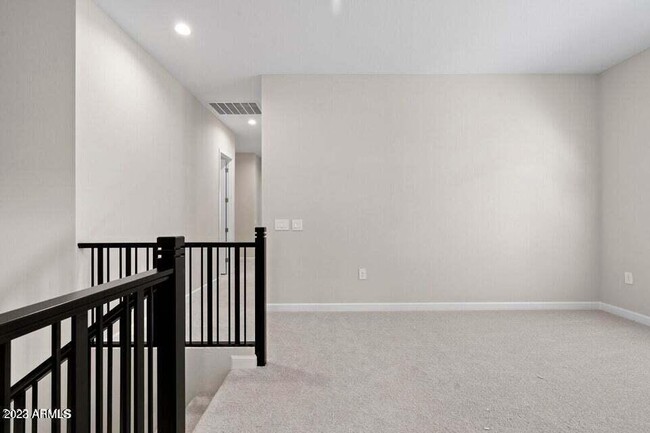 Building Photo - 4815 E Village Dr