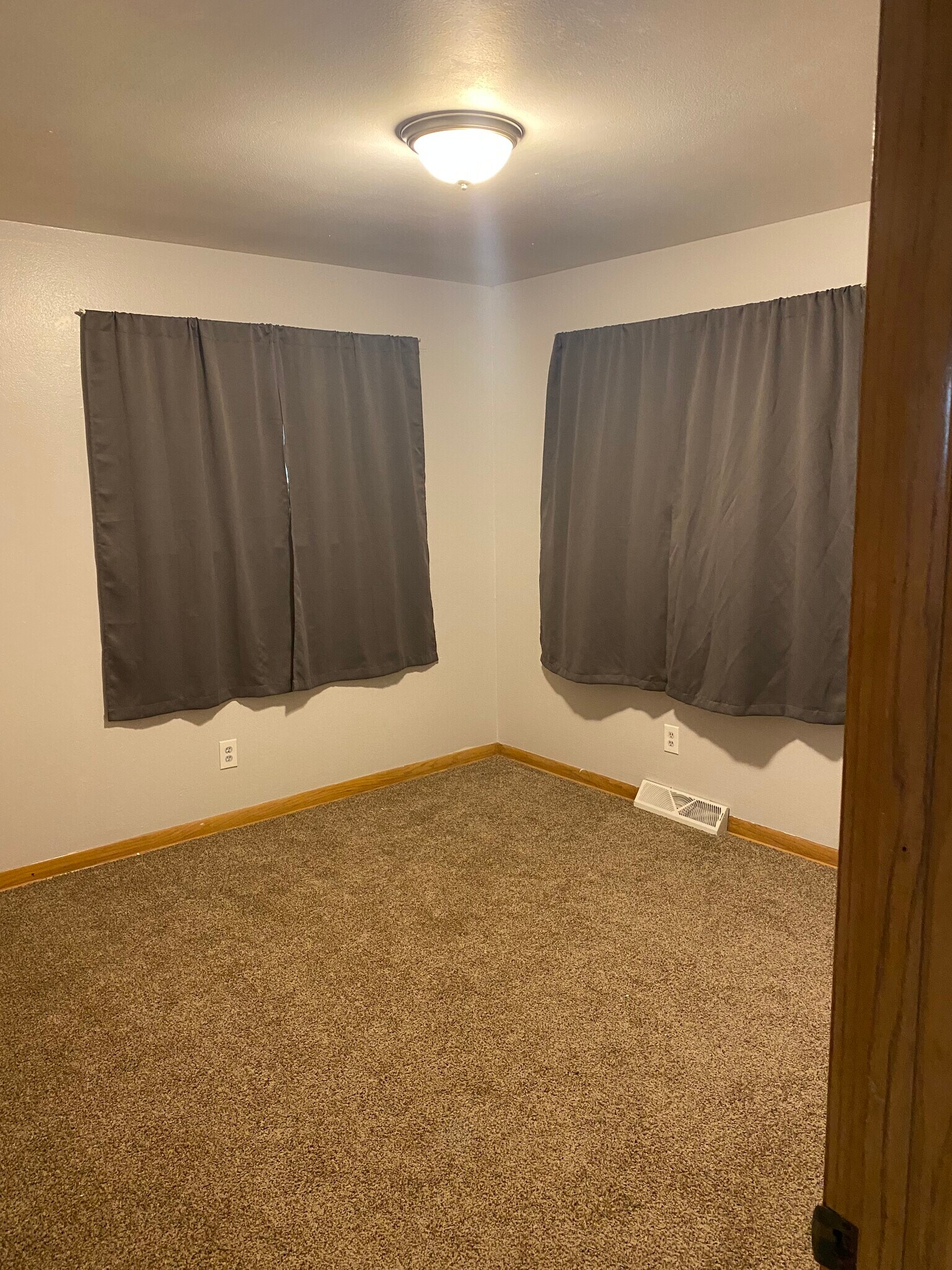 Building Photo - 326 Born Pl