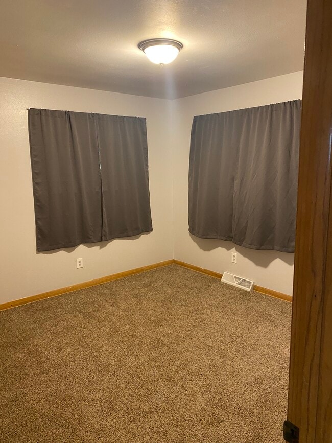 Building Photo - 326 Born Pl