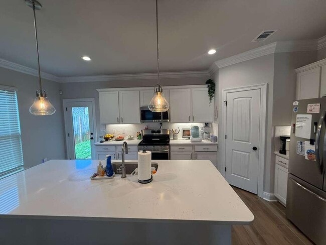 Building Photo - 115 Apollo Ave