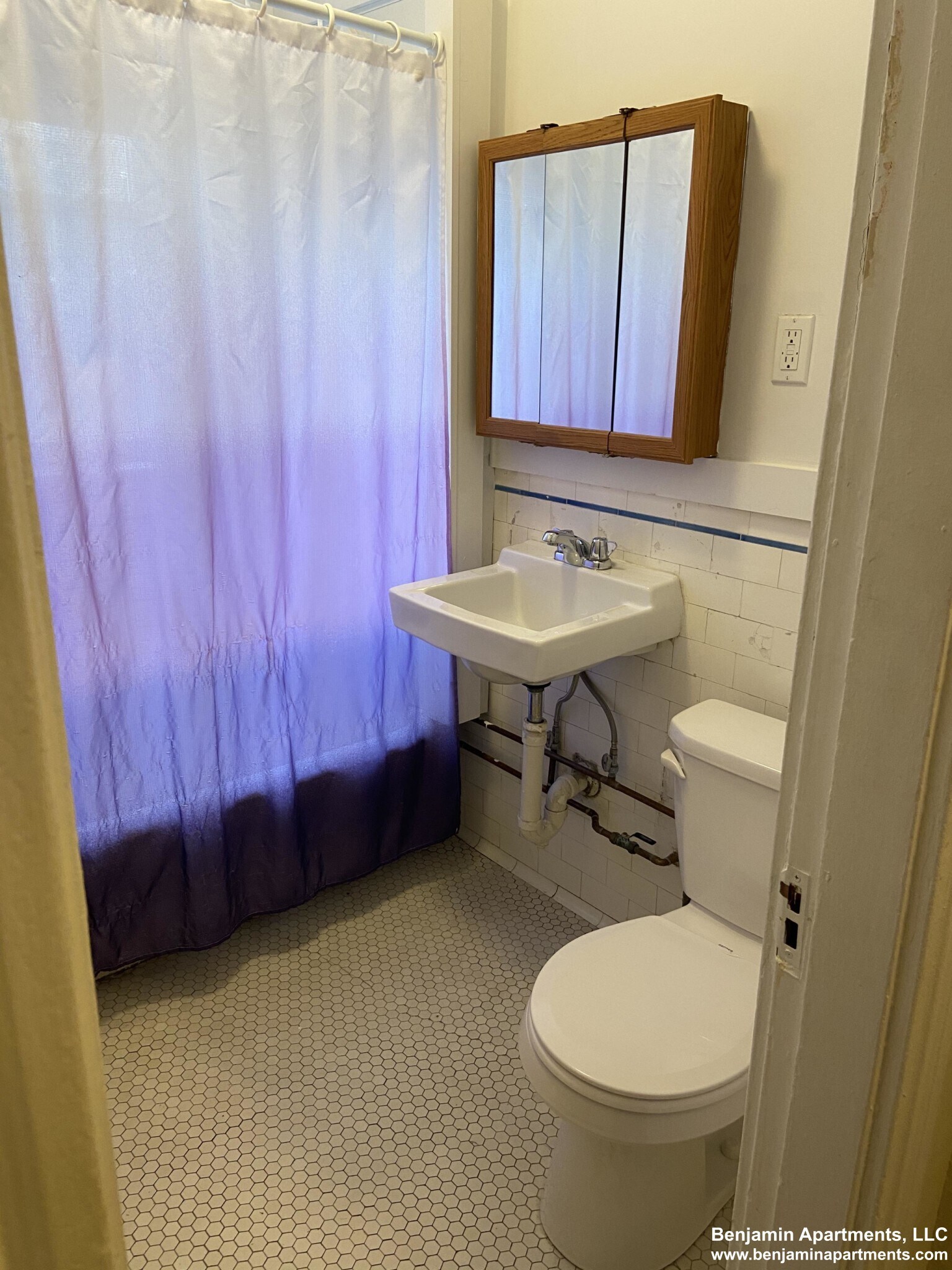 Building Photo - 235 Park Dr