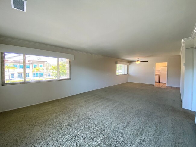 Building Photo - Beautiful corner condo in Lake San Marcos