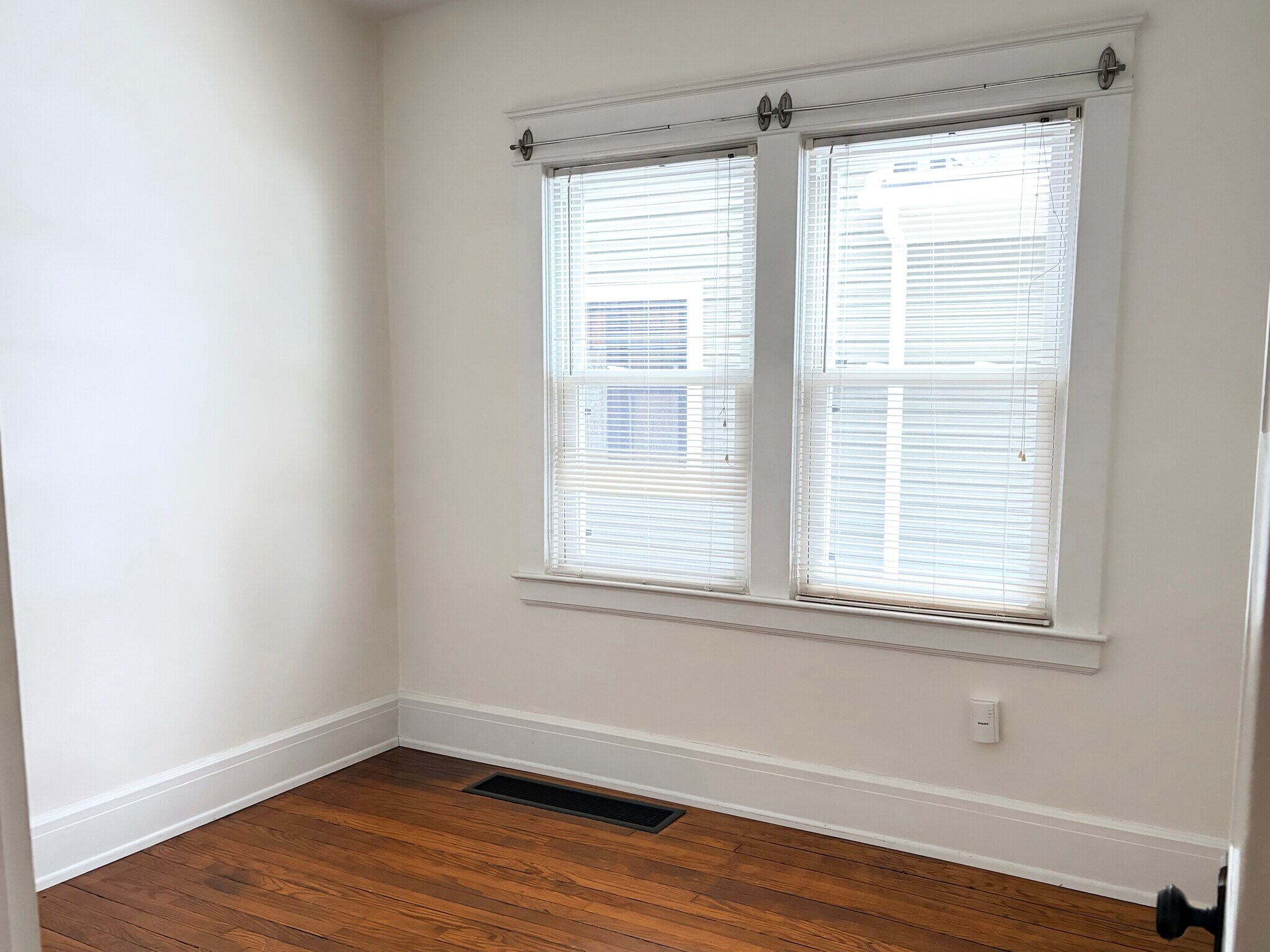 Building Photo - 693 Linwood Ave