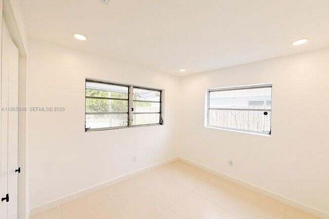 Building Photo - 4671 SW 43rd Terrace