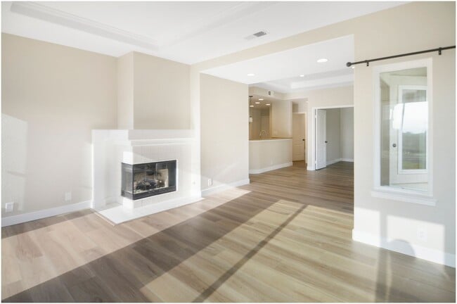 Building Photo - Tennis Villas 2 Bedroom Condo!