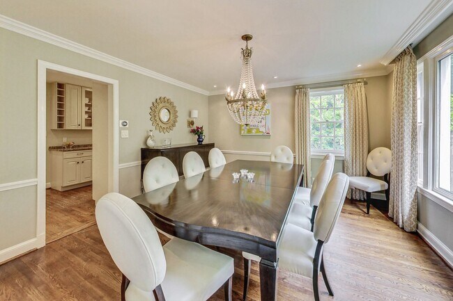 Building Photo - COMING SOON - Stunning 4 bed + 2 full & 2 1/2 bath Classic in NW DC