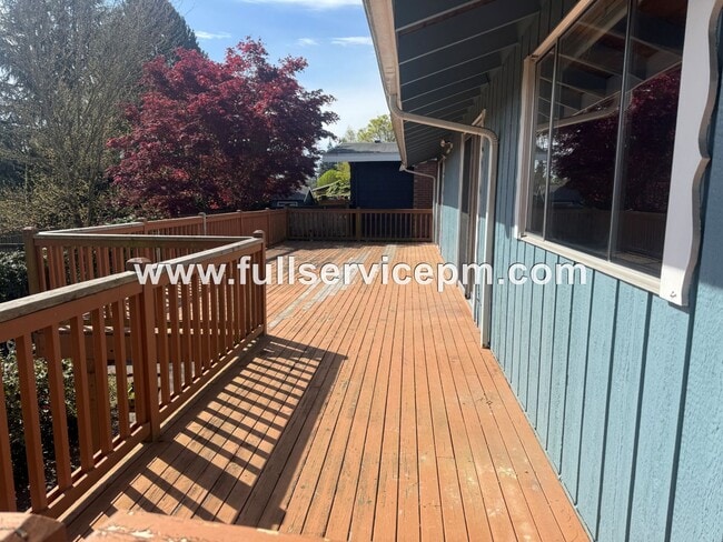 Building Photo - Charming house in downtown Snohomish