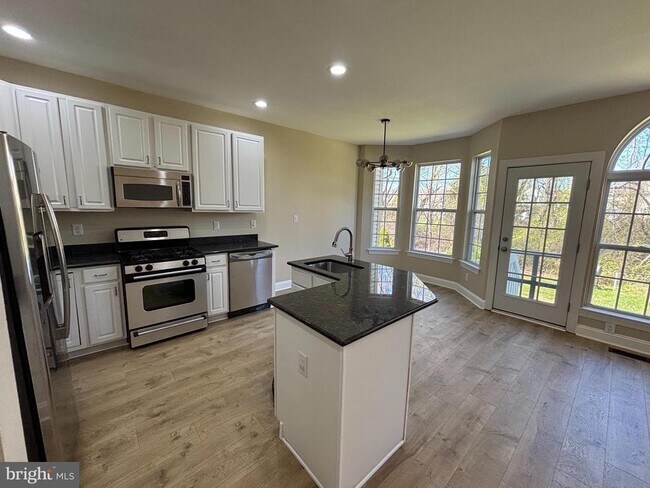 Building Photo - 237 Westbrook Dr